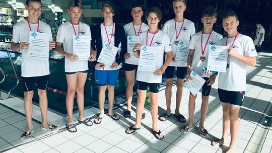 10 medali pływaków z UKS Butterfly na mistrzostwach młodzików