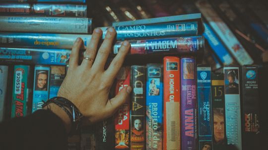 12 definicji serialowych, które musisz znać jako fan