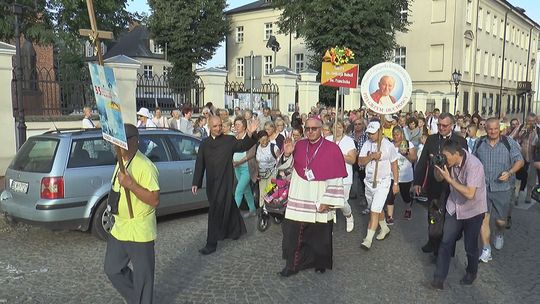 33 Piesza Pielgrzymka Łomżyńska wyruszyła na Jasną Górę - VIDEO 33 Piesza Pielgrzymka Łomżyńska wyruszyła na Jasną Górę - VIDEO
