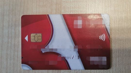 36 zarzutów za kradzież karty bankomatowej 
