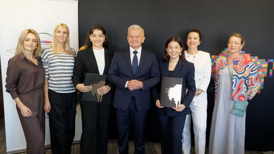 40 tys. zł na wsparcie II Łomżyńskiego Forum Kobiece Drogi - [VIDEO]