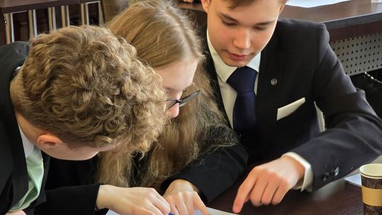 577 uczniów z 25 szkół ponadpodstawowych w województwie podlaskim dzisiaj sprawdzi swoją wiedzę o ubezpieczeniach społecznych