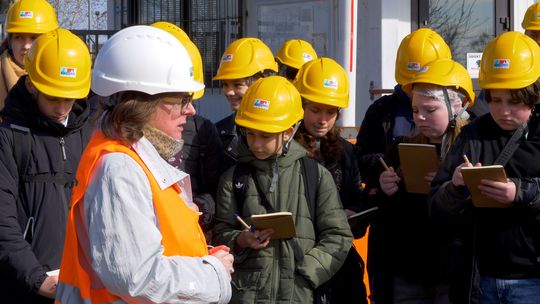 Laureaci Olimpiady Wiedzy o Zielonej Energii odwiedzili Ciepłownię Miejską w Łomży - [VIDEO]