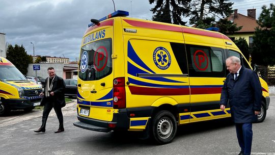 Ambulans z Pogotowia Ratunkowego w Łomży do Caritasu - [VIDEO]