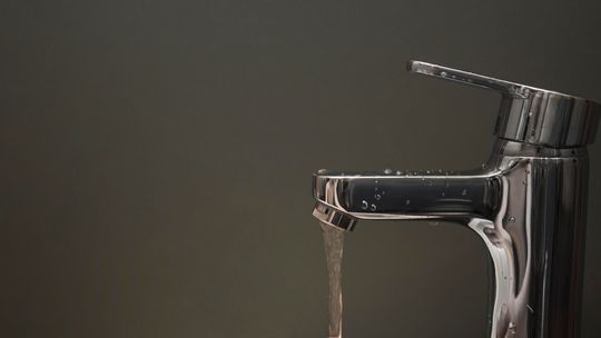 Awaria sieci wodociągowej w Łomży: woda nadal niezdatna do spożycia w części miasta