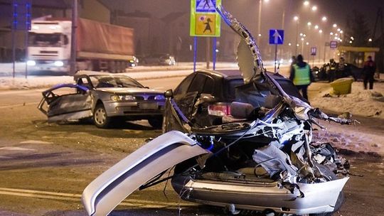 Bmw rozerwało nissana na pół