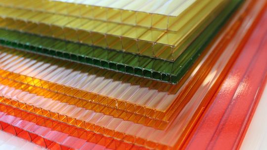 Co jest ważne przy zakupie poliwęglanu komorowego?