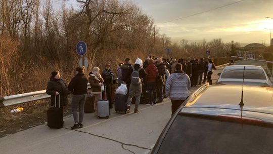 Coraz więcej uchodźców z Ukrainy szuka schronienia w Polsce