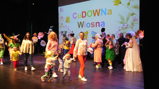 CuDOWNA Wiosna w Łomży: kolor, integracja i niezwykła energia - [VIDEO]