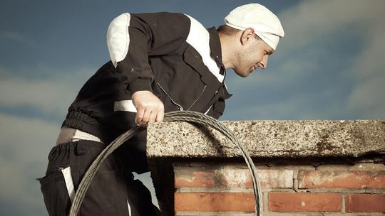 Czyszczenie kominów: dlaczego warto dbać o kominy w swoim domu?