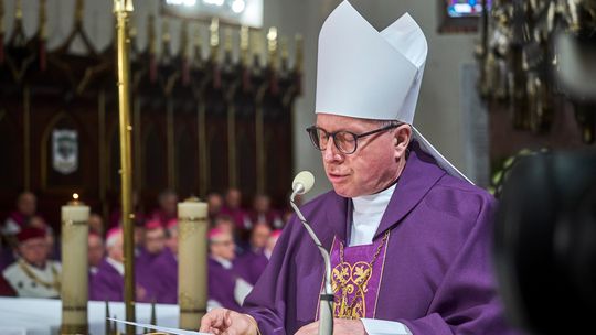 Dekret Biskupa Łomżyńskiego na Święta Paschalne oraz o sprawowaniu sakramentów