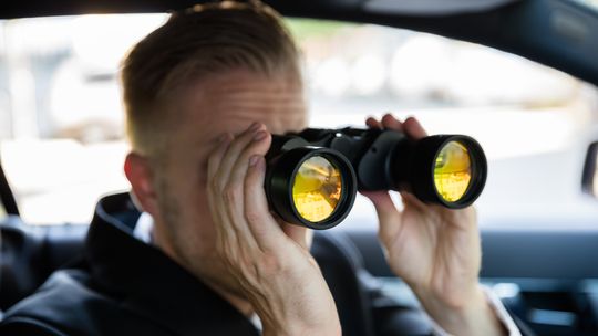 Detektyw w Twojej kieszeni: Jak rozszyfrować cennik usług detektywistycznych?