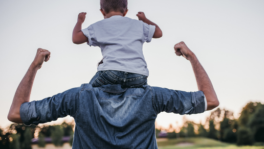 Dlaczego ojcowie nie korzystają z urlopu rodzicielskiego? Bo boją się o swoją pracę