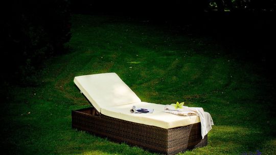 Dlaczego warto wybrać meble ogrodowe z technorattanu na swój taras?