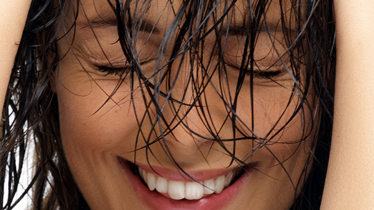 Dlaczego worki pod oczami powstają po nieprzespanej nocy?