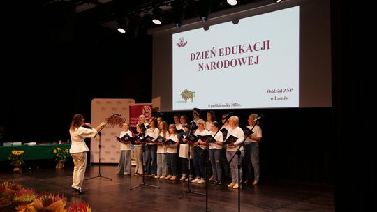 Dzień Edukacji Narodowej w Łomży. Nauczyciele w centrum uwagi, ale i wyzwań współczesnej szkoły - [VIDEO]