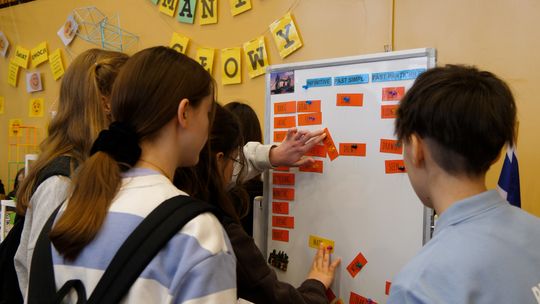 Dzień otwarty w ZSTiO nr 4 w Łomży. Uczniowie poznają kierunki i wybierają przyszłość - [VIDEO]