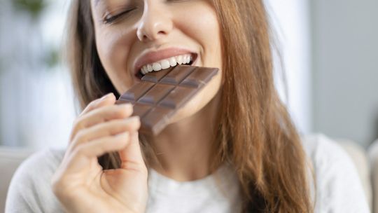 Dziś czekoladę możemy jeść bez wyrzutów sumienia