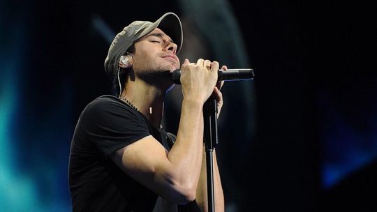 Enrique Iglesias powraca do Polski – poznaj wokalistę bliżej