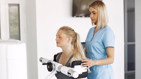 Gdy po wyczerpaniu zwolnienia lekarskiego choroba nie ustępuje – złóż wniosek o świadczenie rehabilitacyjne