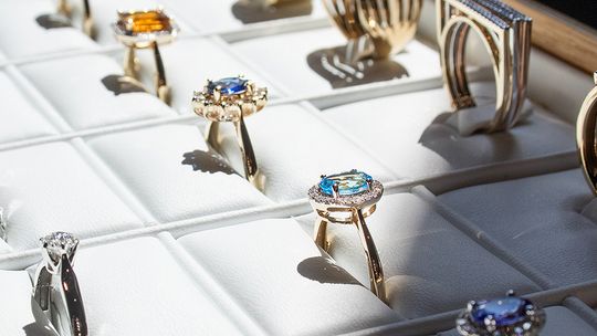 Gdzie znajdziemy cudowne pierścionki zaręczynowe i obrączki ślubne?