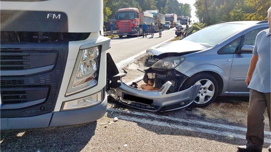 Groźny wypadek na drodze Łomża-Grajewo. Są ranni, w tym dziecko [FOTO] 