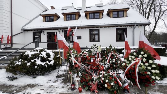 Hołd dla Romana Dmowskiego w Drozdowie: miejsce, gdzie historia wciąż przemawia