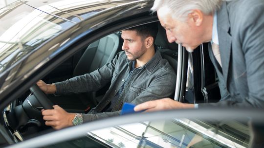 Ile zarabiają importerzy samochodów? 