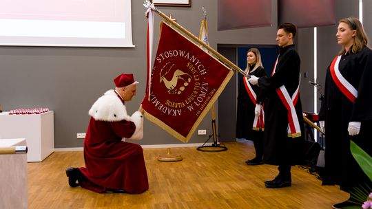 Inauguracja w Akademii Łomżyńskiej z nowym Sztandarem [VIDEO]