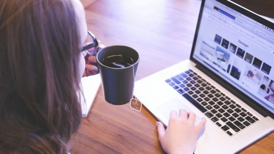 Internet sprzedaje – dlatego twoja firma potrzebuje własnej strony
