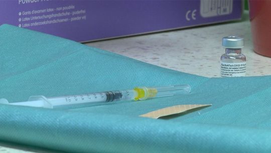 Jak będą wyglądały szczepienia w aptekach? Czy to bezpieczne?