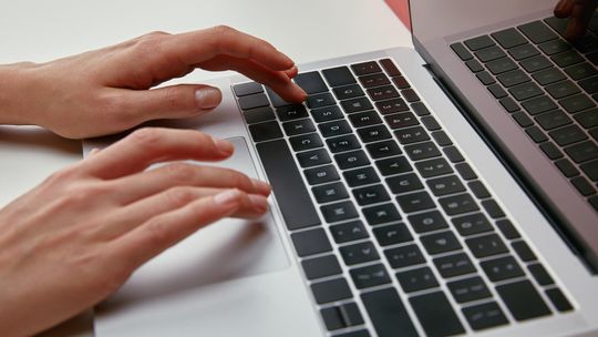 Jak odzyskać sprawny laptop bez wysokich kosztów?