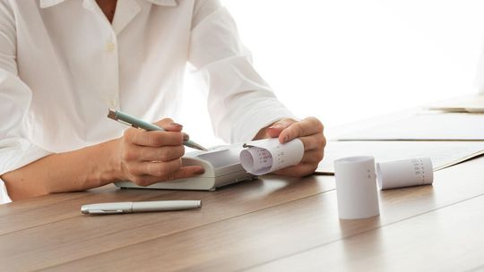 Jak poprawnie wystawiać paragony oraz faktury?