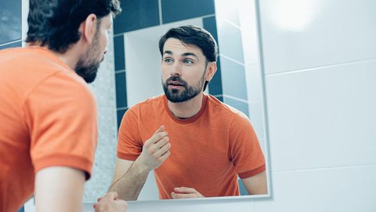 Jak stosować kartacz do brody: doskonała kondycja zarostu na wyciągnięcie ręki!