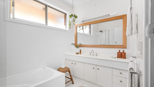 Jakie są rodzaje wanien i czym się charakteryzują?