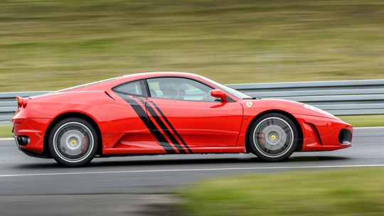 Jazda na torze? Ty też możesz to zrobić!