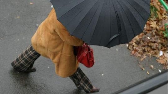 Jesień w pełni. Parasole i kurtki pójdą w ruch