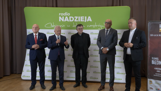 Kamil Bednarek zagra na 500‑lecie łomżyńskiej katedry. Koncert już 4 września na Placu Katedralnym - [VIDEO]