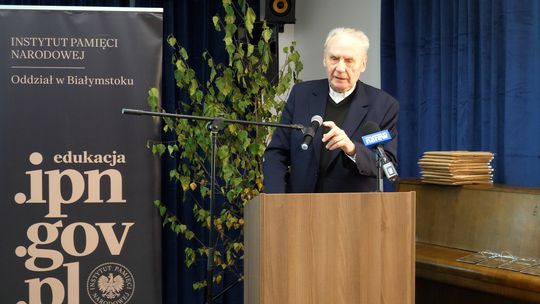 Katyń. Zapomniane historie – świadectwo ks. Lucjana Święszkowskiego o krzyżu, który przetrwał milczenie