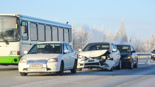 Kiedy w Polsce dochodzi do wypadków na drogach? Są takie dni i miesiące