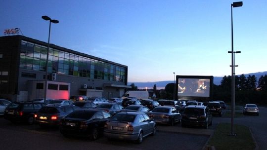 Kino samochodowe wjechało do Łomży [FOTO]