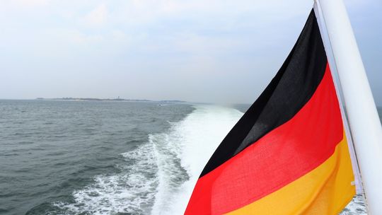 Kluczowe czynniki do rozważenia podczas międzynarodowego transportu samochodów osobowych do Niemiec