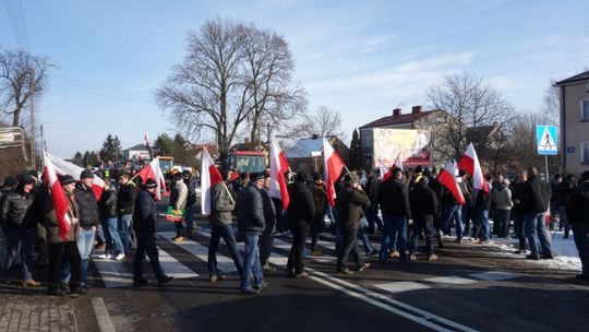 Konarzyce - rolnicza blokada drogi - VIDEO