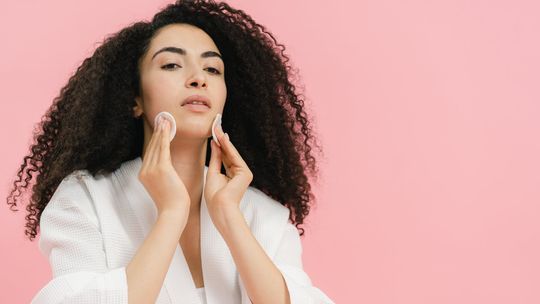 Kosmetyki Hotelowe: Elegancja i Komfort w Każdym Pokoju Kosmetyki Hotelowe: Elegancja i Komfort w Każdym Pokoju