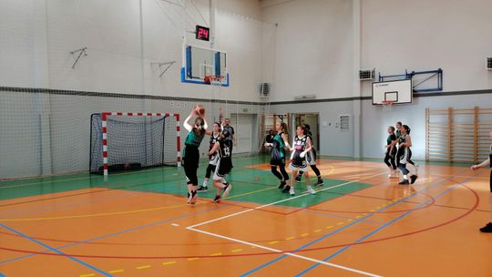 Koszykarki z SP4 awansują do Półfinału Województwa w Koszykówce Dziewcząt [FOTO] 