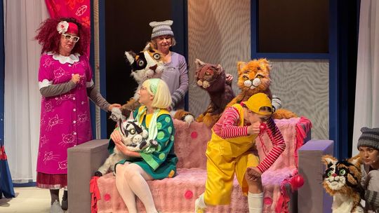 Kot Cukierek wyszedł z książki. Łomżyński teatr otworzył nim jubileuszowy sezon - [VIDEO]