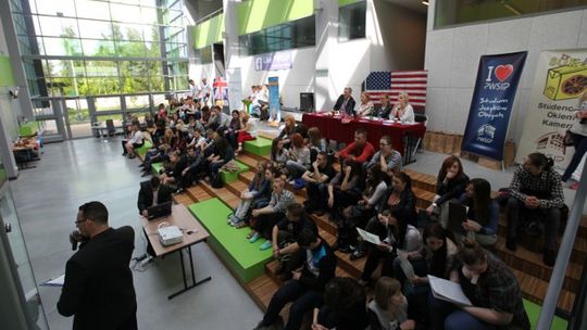 Kształcą praktyków i liderów – PWSIiP  w Łomży 