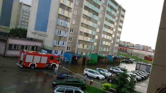 Liczne podtopienia i zalane piwnice