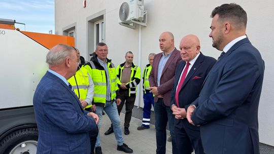 Łomża inwestuje w sprzęt komunalny. MPGKiM otrzymało nowe maszyny za około 2 miliony złotych - [VIDEO]
