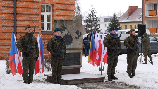 Łomża uczciła 84. rocznicę powstania Armii Krajowej – hołd bohaterom podziemia - [VIDEO]